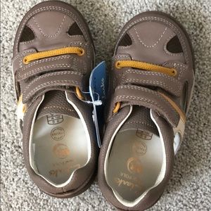 Clark’s kids air spring shoes